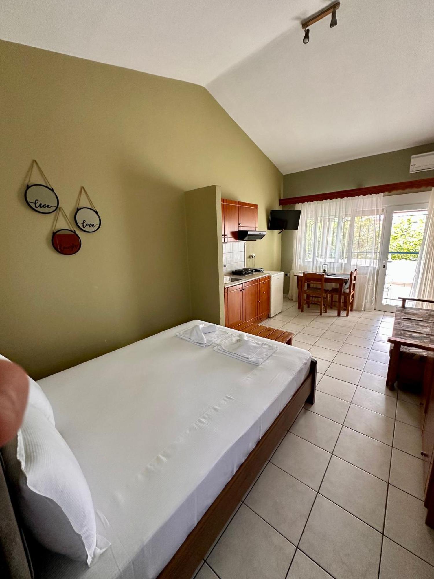 Artemis Hotel Apartments Keramotí Exteriér fotografie